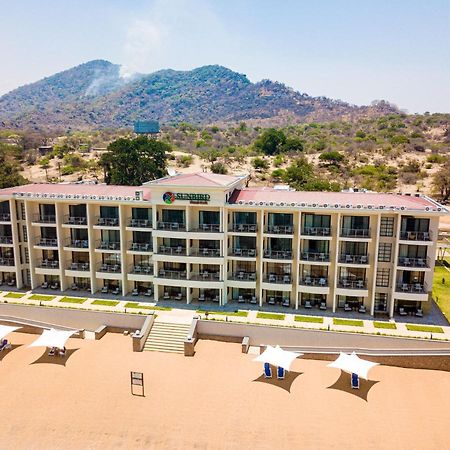 Hotel Sunbird Waterfront Salima Esterno foto