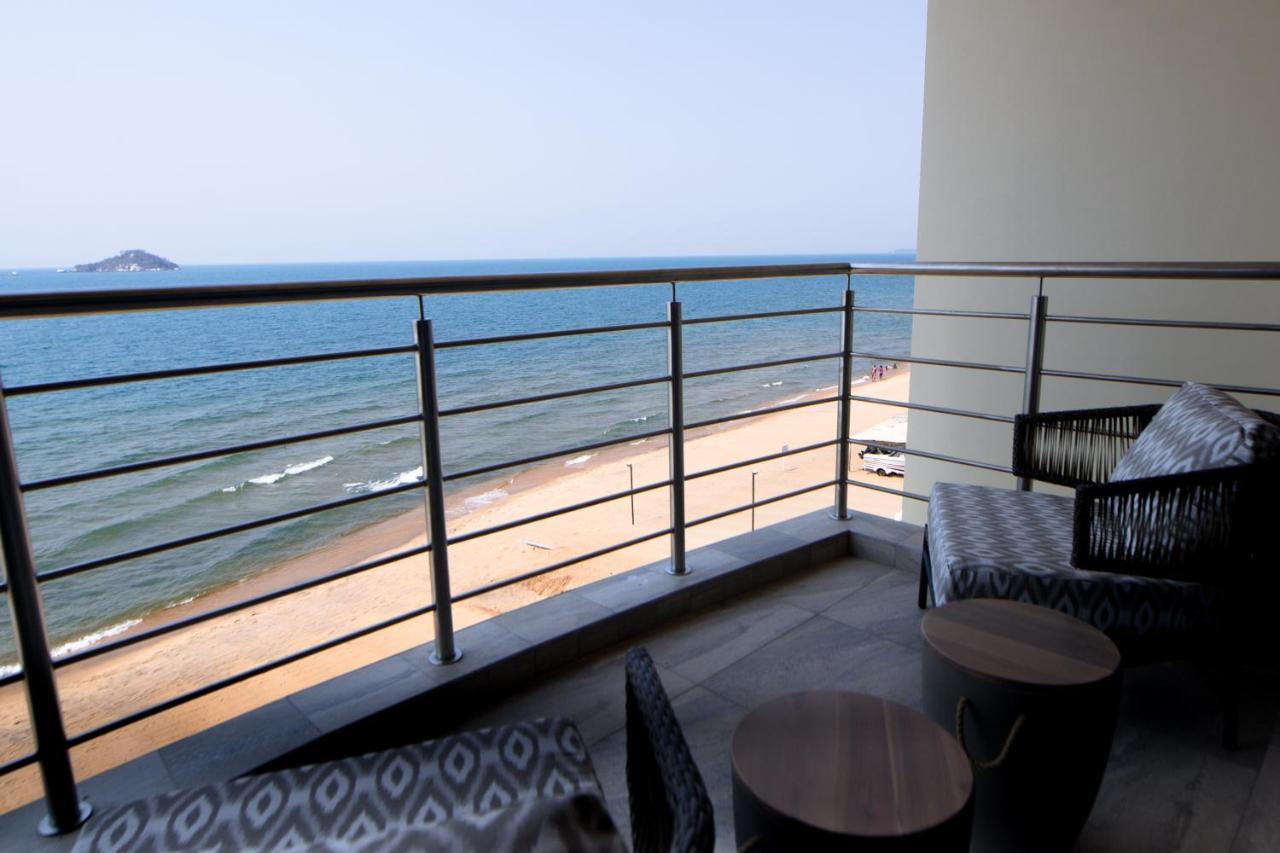 Hotel Sunbird Waterfront Salima Esterno foto