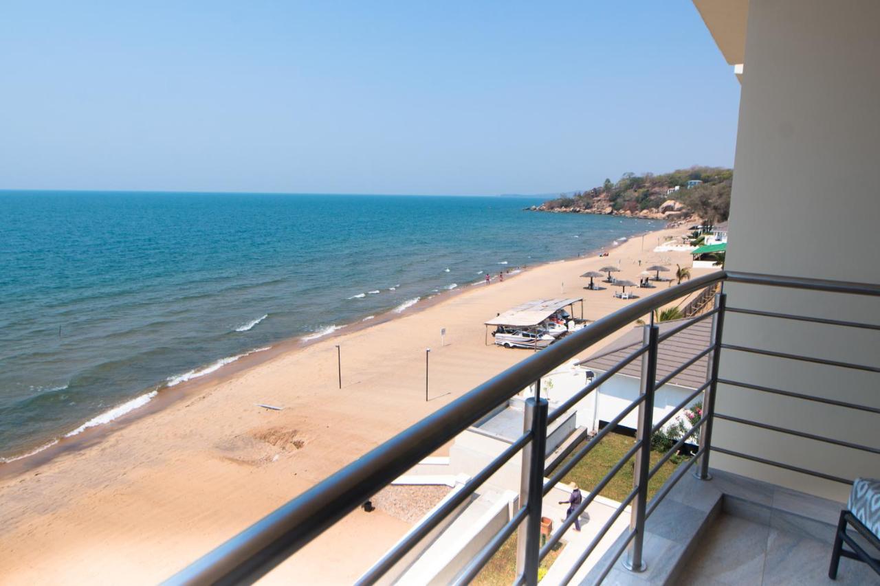Hotel Sunbird Waterfront Salima Esterno foto